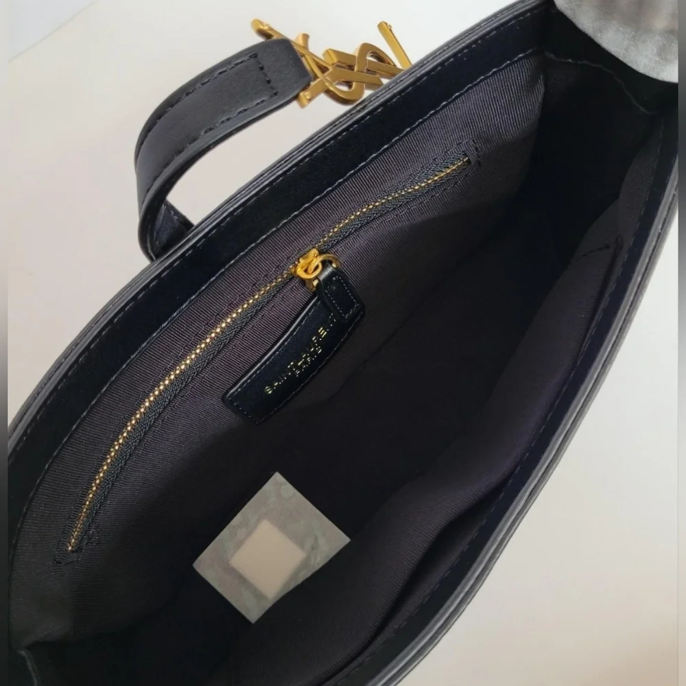 Saint Laurent Black Shoulder Bag - Picture 10 of 16